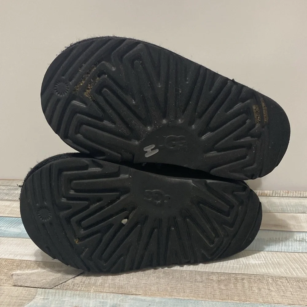 Ugg Neumel II Chukka Kids Boots